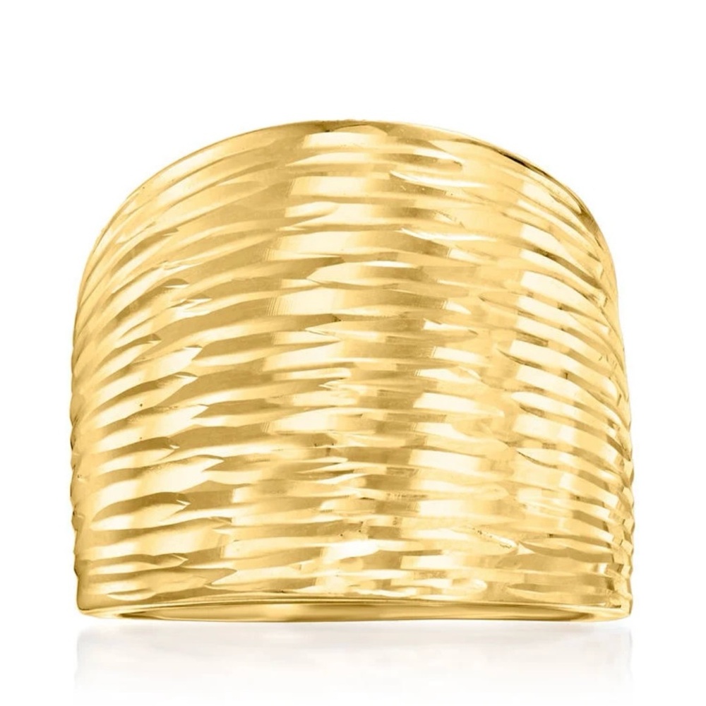 Elegant Gold Textured Ring